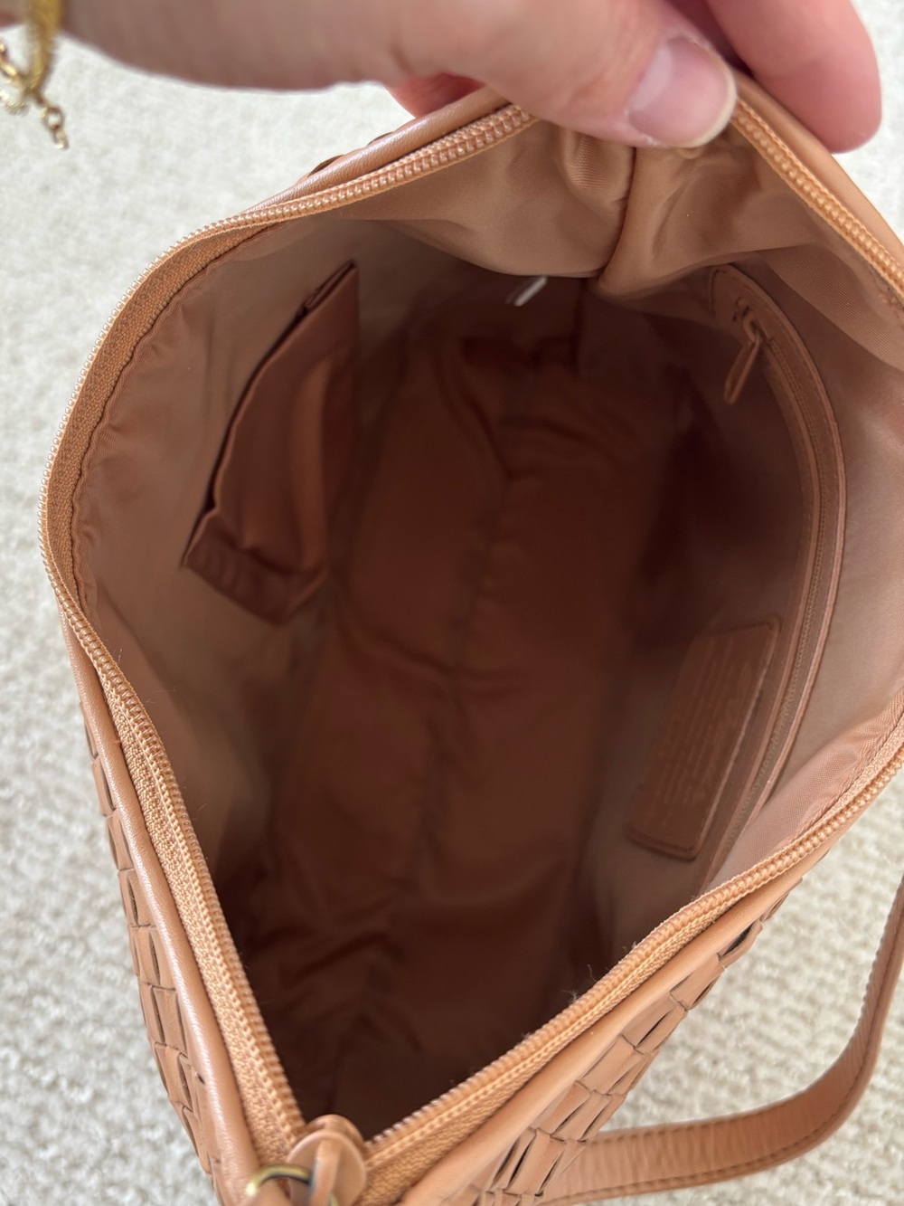 Fossil Woven Leather Bag - Picture 4 of 11